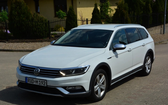 Volkswagen Passat cena 59900 przebieg: 221000, rok produkcji 2016 z Łobez małe 596